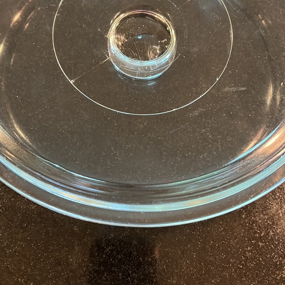 Anchor Hocking Ovenware  1.5 Quart - Vintage Round Casserole Dish with Lid - Picture 7 of 7